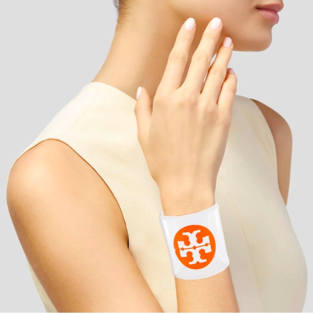 NWOT Tory Burch Resin Logo Cuff Bracelet Resort Wear Beach